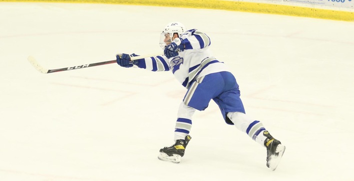 Men’s Hockey overwhelms Aurora with an overtime victory