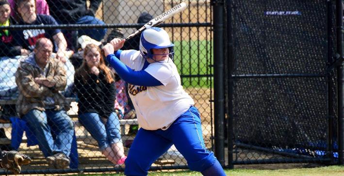 Softball shuts out Macalester, falls to No. 13 St. Thomas in Florida