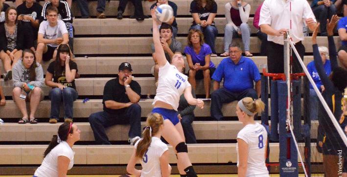 Eggebrecht leads offense, Volleyball downs Rockford in road NACC match