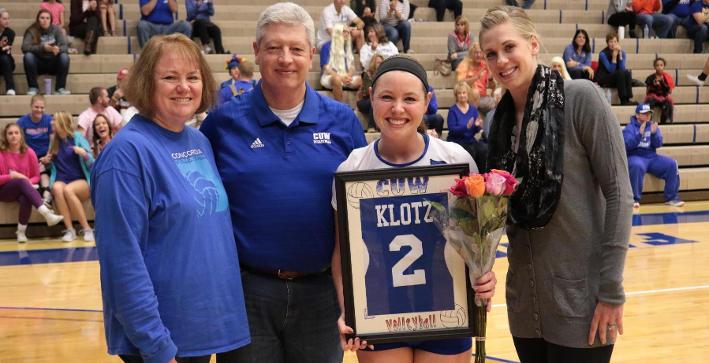 Volleyball defeats Chicago on Senior Day
