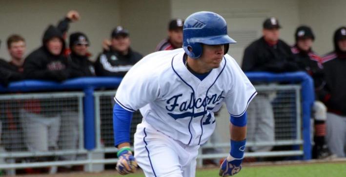 Baseball hits way to game two victory, salvages split against Lakeland