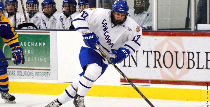 Men's Hockey continues to roll with convincing win over Augsburg