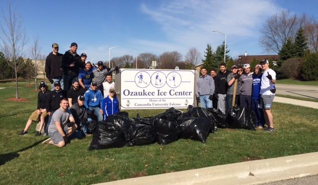 Men's Hockey takes part in Make a Difference Day