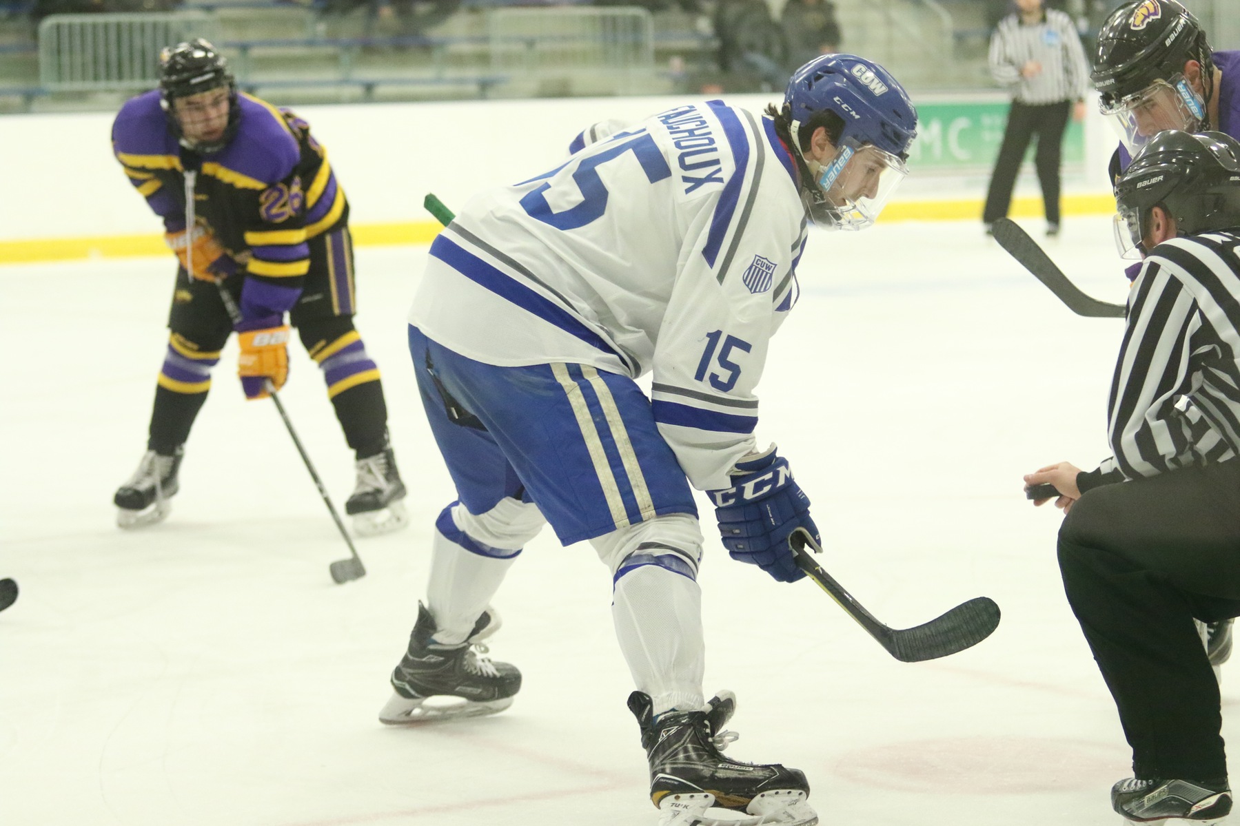 Men’s hockey posts strong defense against No. 1-ranked Pointers