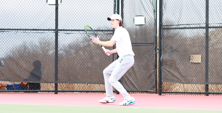 Men's Tennis Ropes up the Raiders