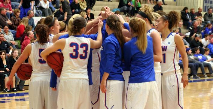 Women's Basketball escapes with home victory over Aurora