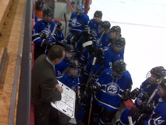 St. Olaf skates past CUW women 8-2