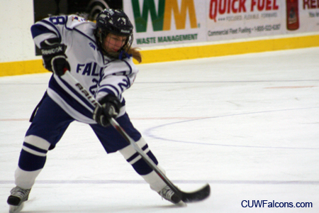 Women’s Hockey frustrated by UW-Eau Claire