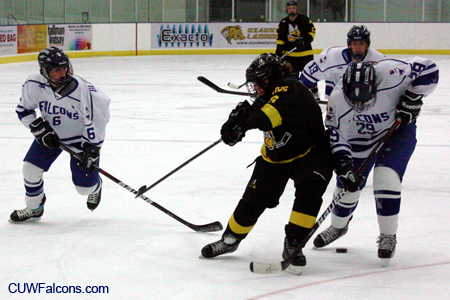 Women’s Hockey suffers defeat to UW-River Falls