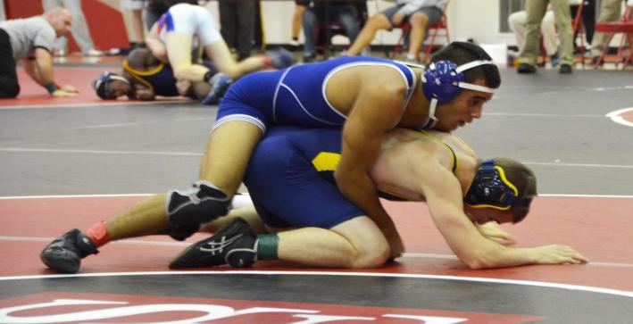 Sanders opens nationals with pin, Ambrocio falls