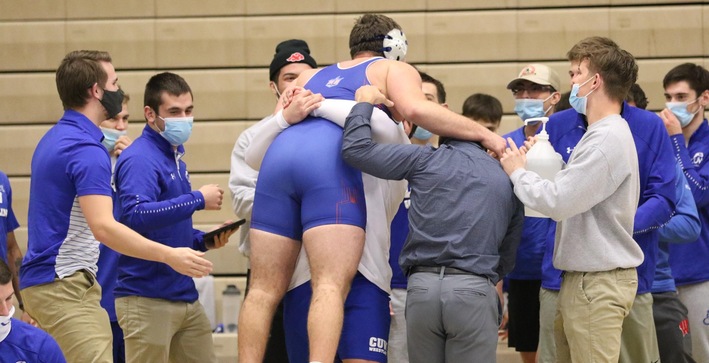 Wrestling soars away undefeated at the CUW Duals