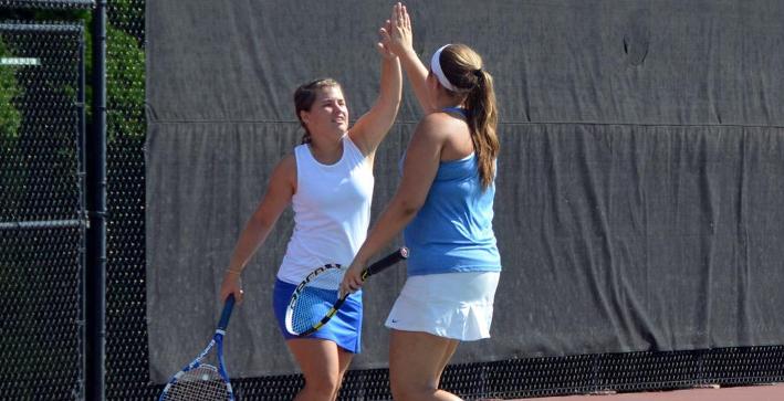 Women's Tennis snaps losing streak with victory over Dubuque