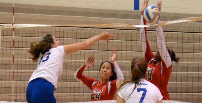 Volleyball captures first win of season; win three matches at Barker Classic