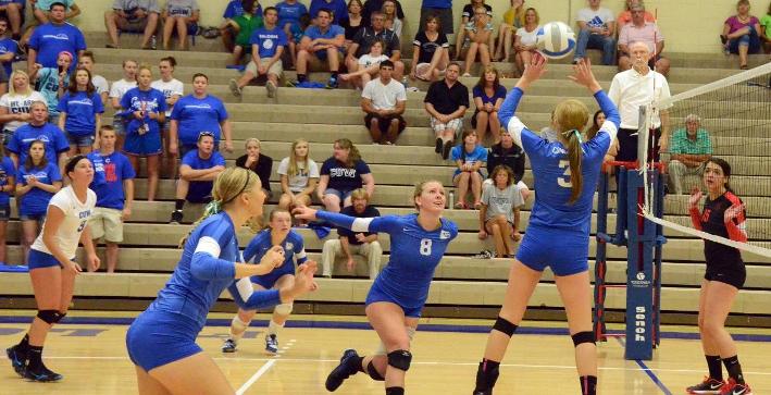 Volleyball drops a pair of matches at UW-Whitewater Triangular