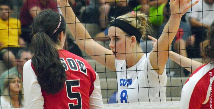 Volleyball sweeps Alverno in home NACC match