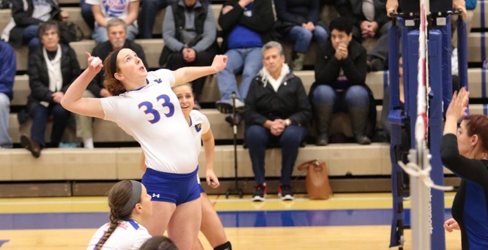 Women's Volleyball opens Pointer Invitational with win over host UWSP